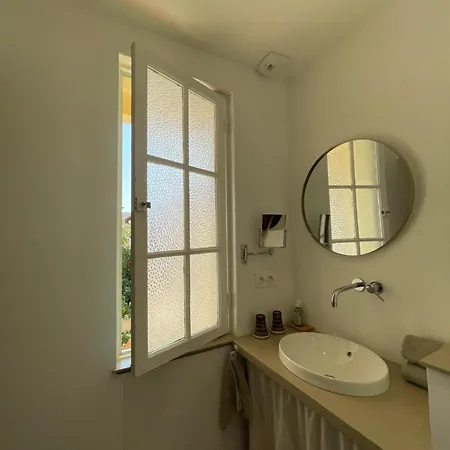 לינה וארוחת בוקר La Des Amandiers הייר