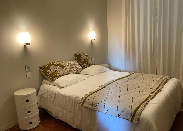 La Des Amandiers Йер