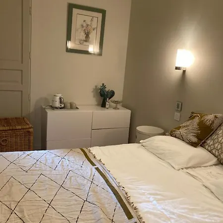 Alojamento de Acomodação e Pequeno-almoço La Des Amandiers 4*