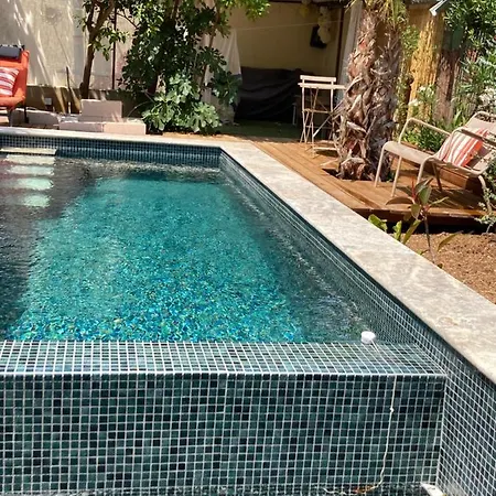 Alojamento de Acomodação e Pequeno-almoço La Des Amandiers 4*