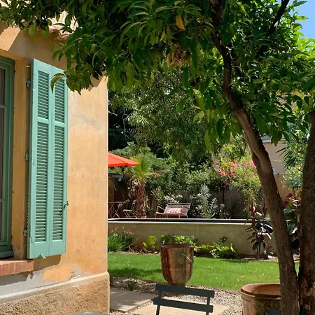 Alojamento de Acomodação e Pequeno-almoço La Des Amandiers 4*