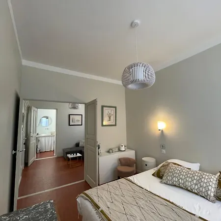 Alojamento de Acomodação e Pequeno-almoço La Des Amandiers